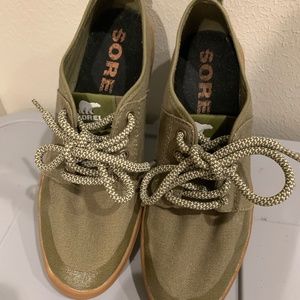 Sorel   green canvas sneaker shoes..size9.. new never worn  price firm